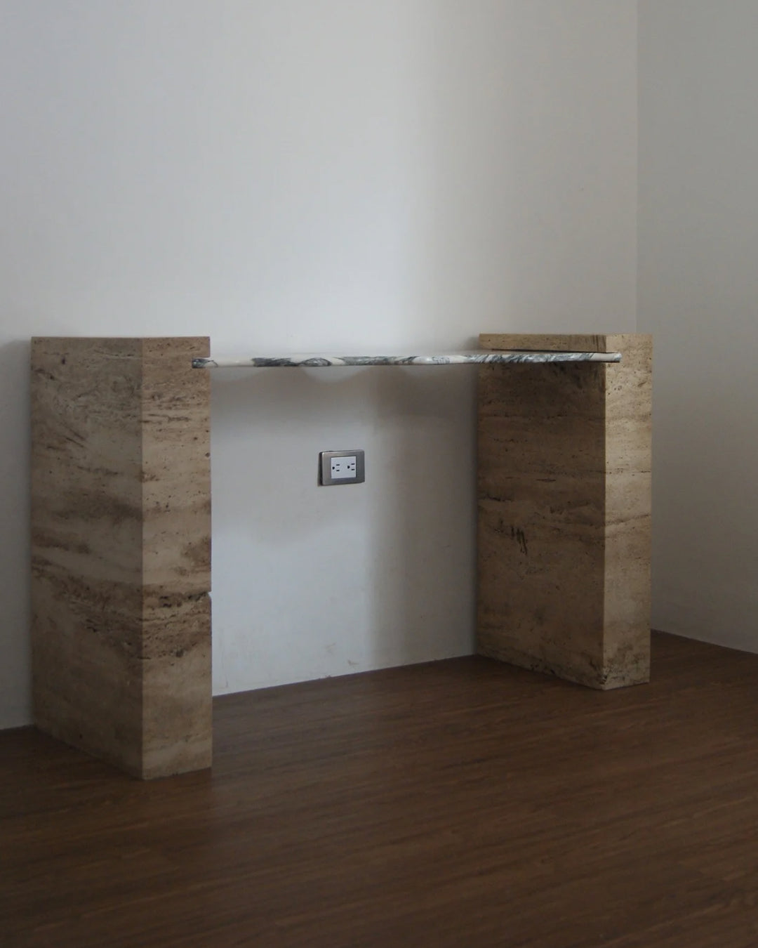 Onda Writing Desk
