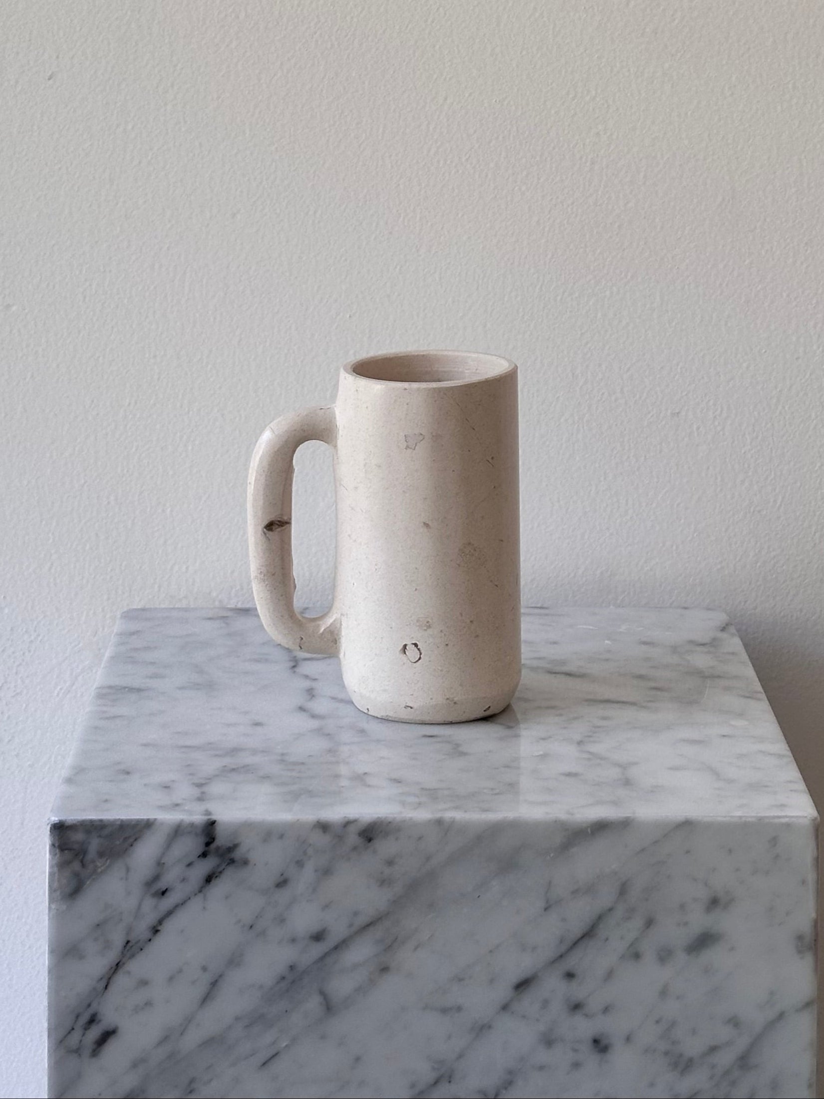 White marble cup