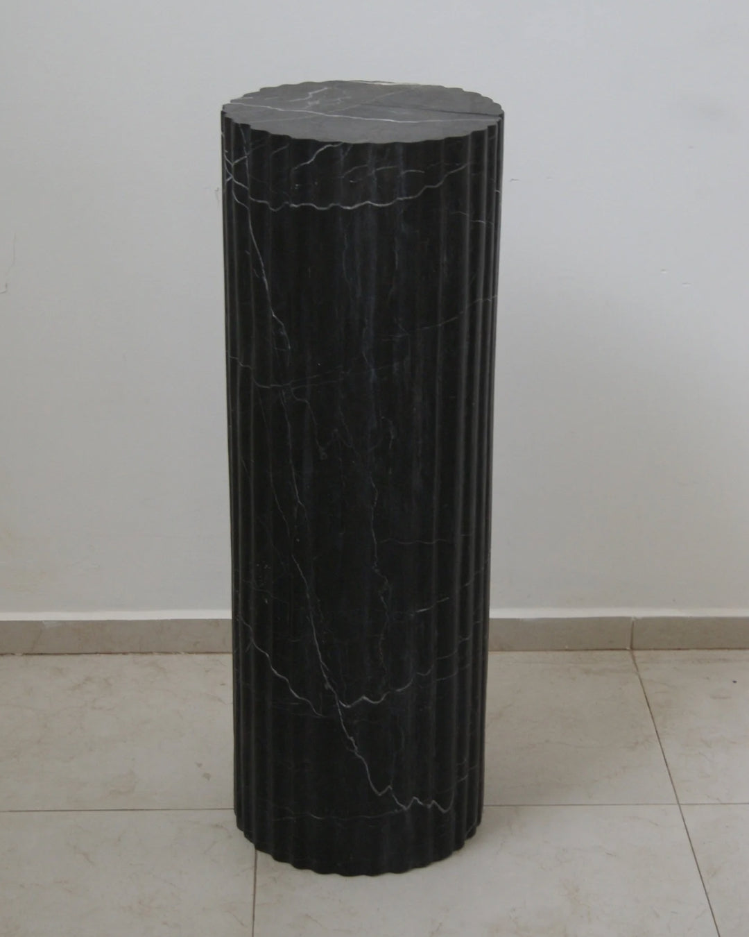 Striatto Pedestal