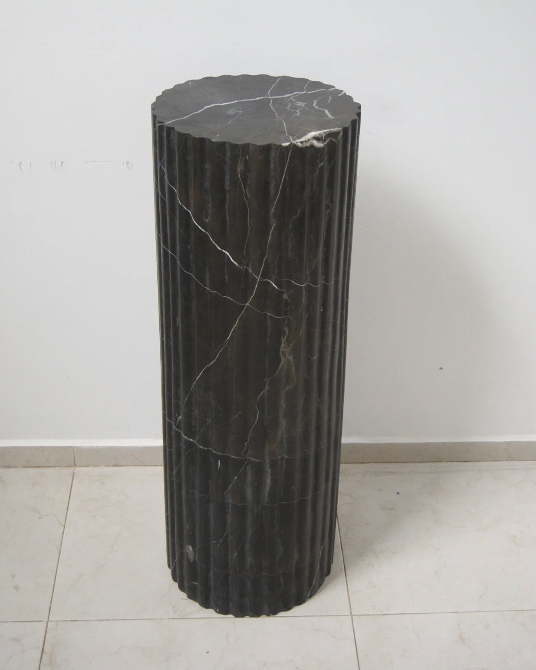 Striatto Pedestal