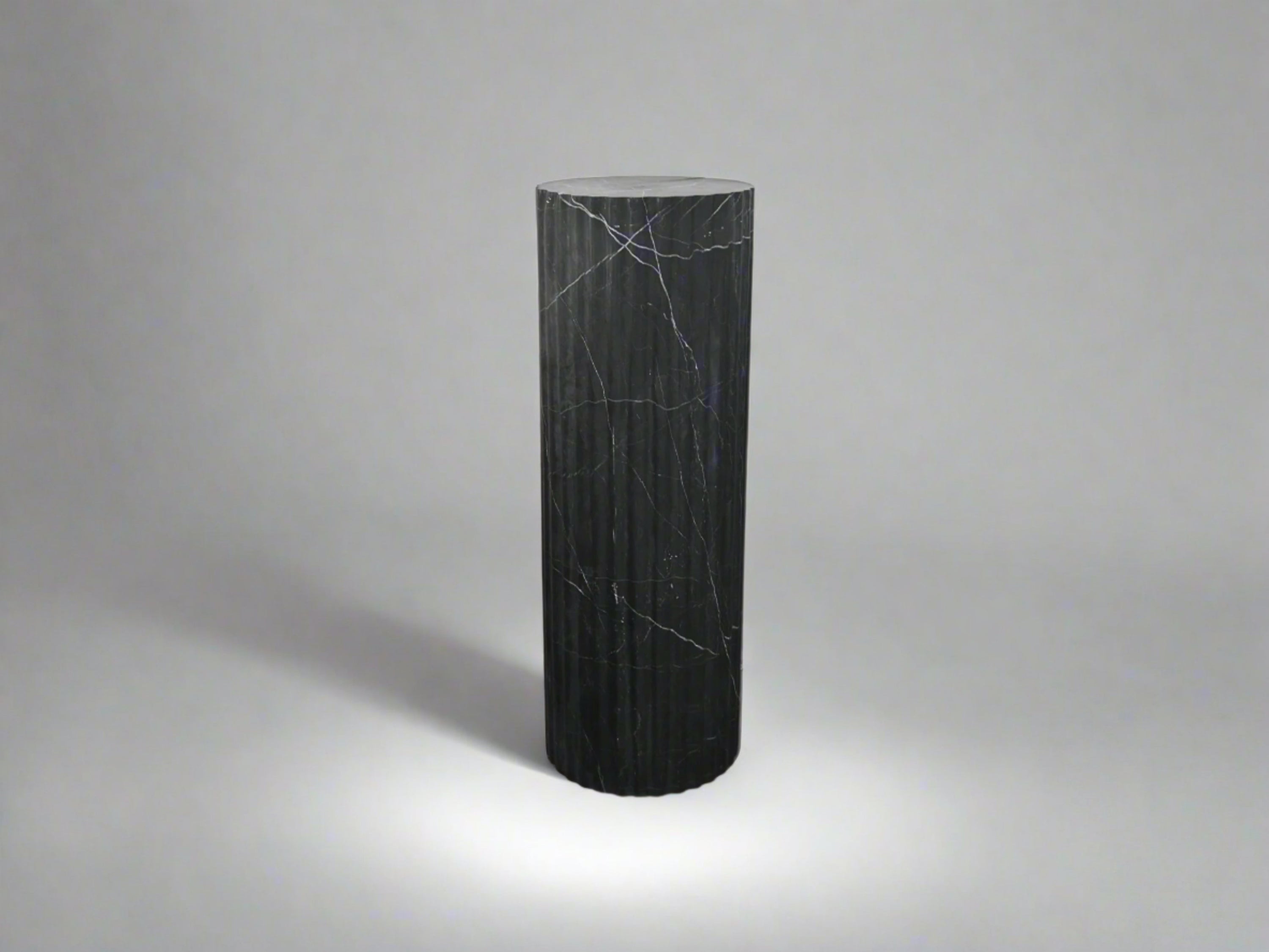 Striatto Pedestal